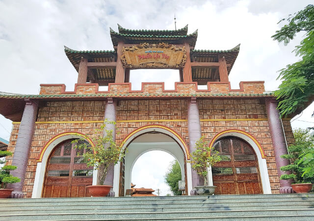 Làng cổ Phước Lộc Thọ mang nét đẹp hoài cổ của cả ba vùng miền Bắc - Trung - Nam. 